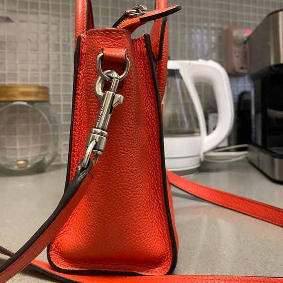 Celine Luggage Nano Authentic in Drummed Calfskin - Picture 4 of 9